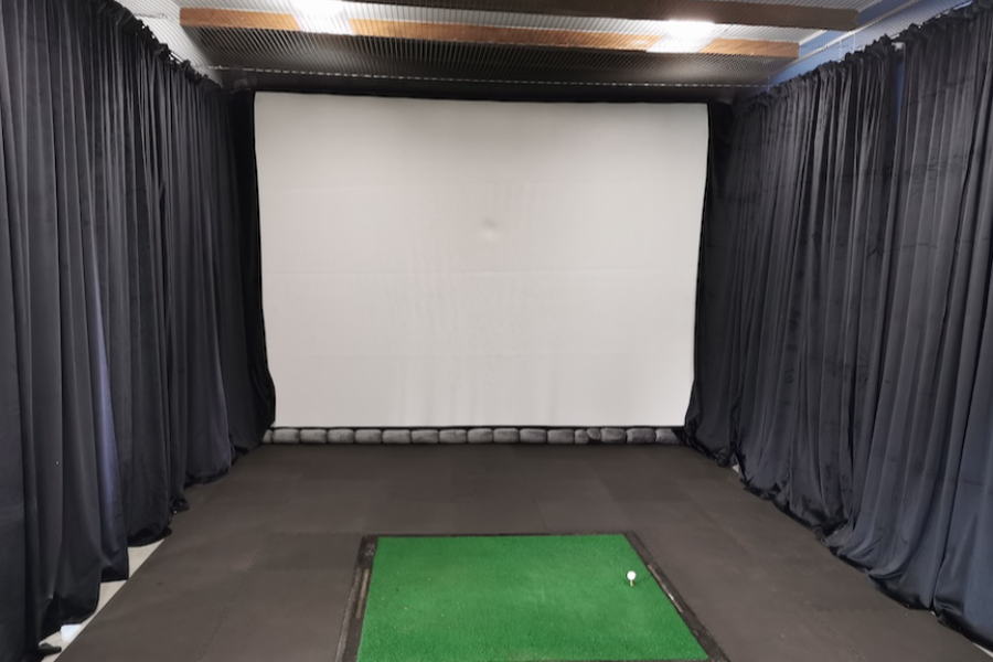 Indoor simulator at Golf Park Mikołów