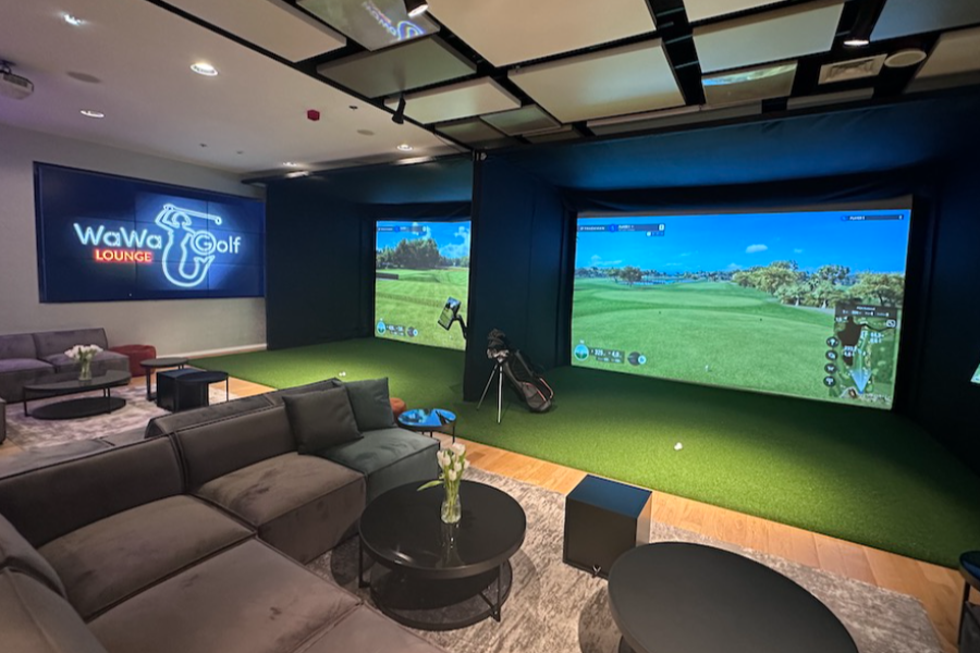 Indoor simulator at Premium WaWa Golf Lounge