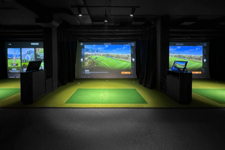 Indoor simulator at Wrocław Golf Club