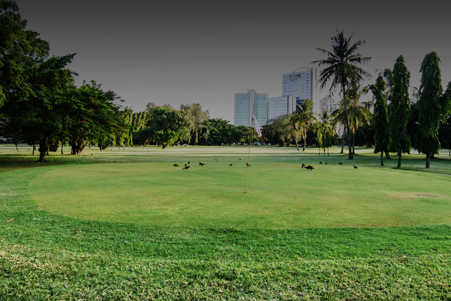 Indoor simulator at Dar Gymkhana Golf Course